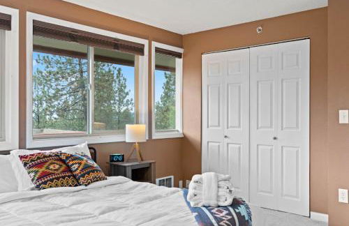 Modern Amenities Gas Fireplace Central Location - Foto 22