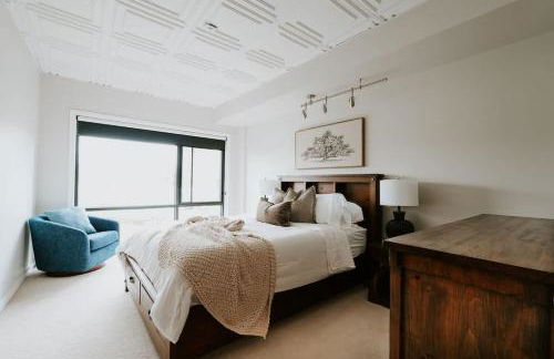 Timeless Modern Luxury at Bellerive on the River - Photo 25