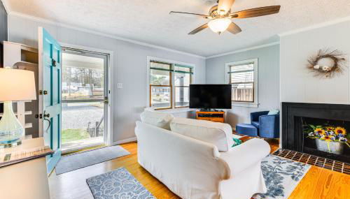 Riverfront Colonial Beach Home with Private Beach! - Foto 5