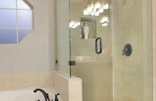 Gorgeous 4 bedroom 2,5 bath Home with Heated Pool, Spa & Game Room close to DFW Airport - Photo 12