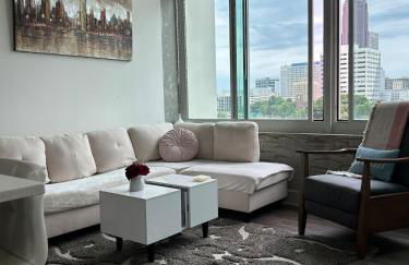 Elegant City Escape ,Steps to Hotspots - Foto 1