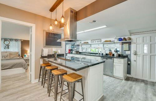 Family Home with Private Pool 24 Mi to Disney! - Foto 12