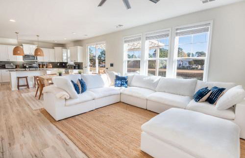 Coastal Retreat & Water Views - Minutes to CHS - Foto 2