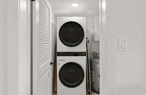 Serenity Shores Renovated Top Floor Condo w Stunning Ocean Views - Foto 40