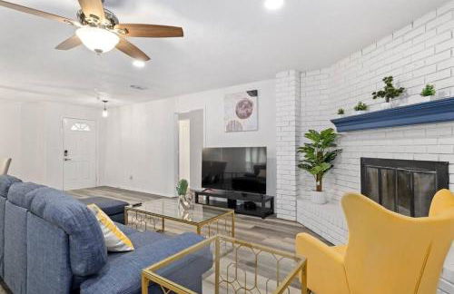 Newly remodeled 5BR 3BA w/pool 16 ppl - Photo 35