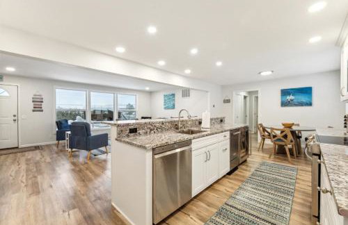 Beautiful Torch Lake House with Beach Access home - Foto 6