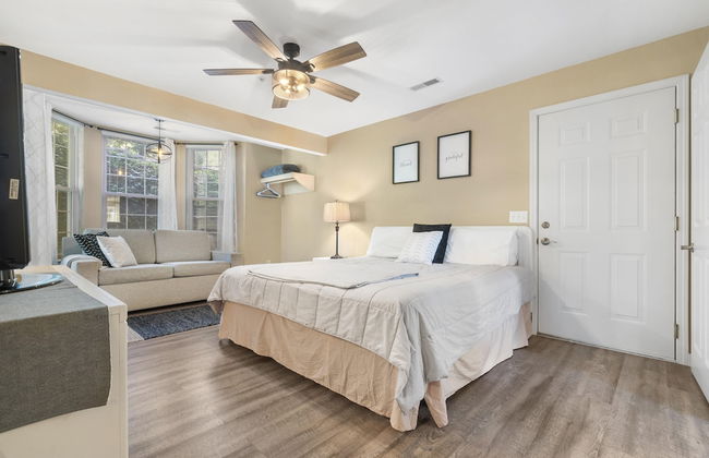 Serene Escape at Table Rock Lake - Photo 4