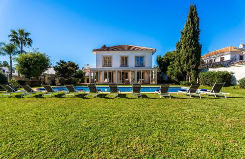 VACATION MARBELLA I Villa Bosquecito, Giant Private Heated Pool, 4min to the Beach, 6 BR, Spacious Villa - Foto 34