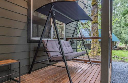 Luxe Chalet at Rainier Entrance with Hot Tub-AC-WiFi - Photo 3