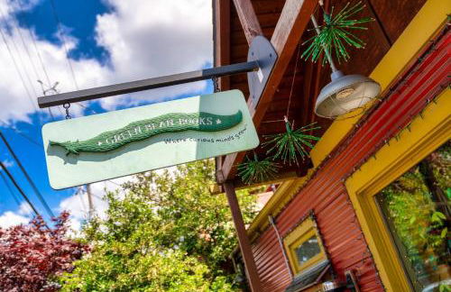 Stay Portland - The Tiny Oasis Steps to Local Coffee & Restaurants - Photo 52