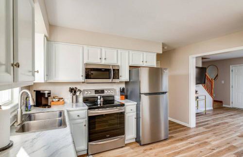 Charming 2BR Home w Outdoor Space & BBQ Grill - Foto 11