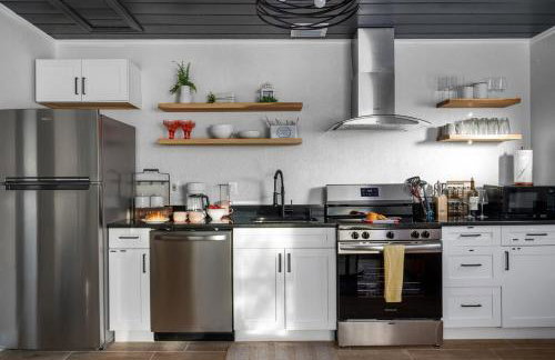 MODERN - Mins to Beach - Walk to Downtown - Free parking - Foto 8