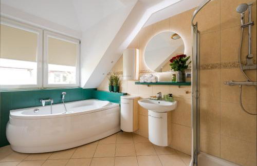 Warm & cosy 2-store 3-BR House with fireplace, living room, garden, terrace, balcony & parking 30 minutes from Warsaw Centre - Foto 45