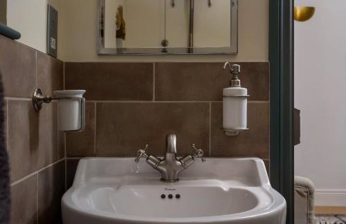 Luxury Boutique Barn Hideaway Near Bourton with Hot Tub - Foto 23