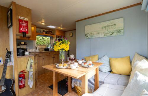 1 Bed Caravan Sleeps 2 -Dog Welcome -Free Parking - Photo 23