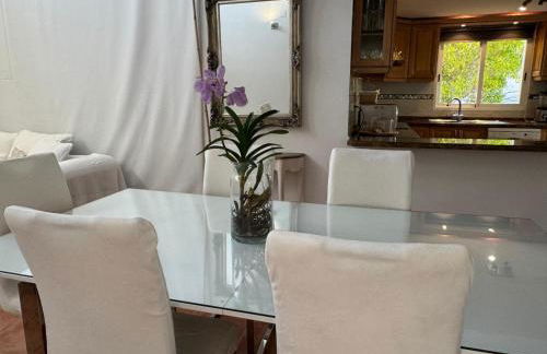 Villa pareada con piscina privada - Foto 8