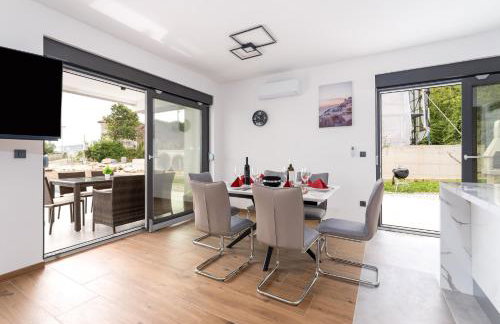 Villa Lavanda -semi-detached villa with a pool and a panoramic view, close to a sandy beach- by TRAVELER tourist agency Krk - Foto 20