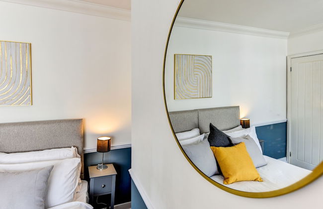 Beautiful 4 Bed House, 3 Minutes to Sea, Sleeps 8 - Foto 8