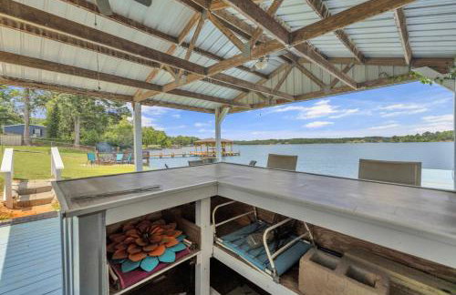 Lakefront Getaway with Dock Pool Sunset Games - Foto 62