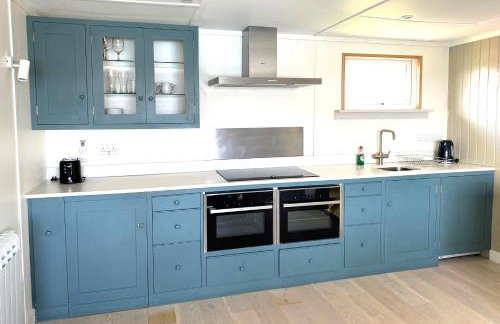 Beautifully appointed 2 storey chalet with access to outdoor swimming pool - 5 minute stroll to miles of sandy beach - Near to the Norfolk Broads & Great Yarmouth - Foto 5