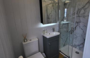 Cosy Hut Immersed in Nature with Private Hot Tub - Foto 43