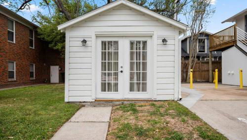 Historic Heights Rustic Urban Tiny Cabin - Foto 5