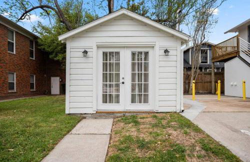 Historic Heights Rustic Urban Tiny Cabin - Foto 5