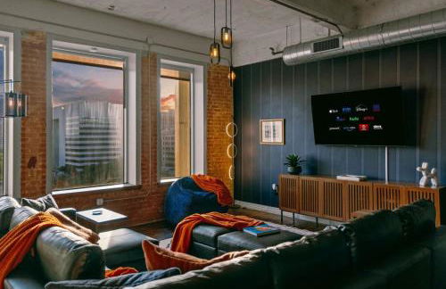 Luxury Downtown Dallas Retreat with Parking, Pool, Gym - Foto 10