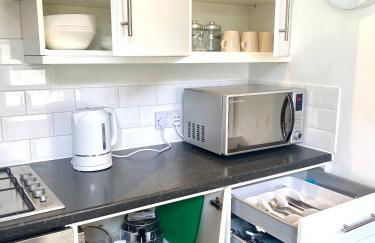 Rushden - Spacious House and Garden, Free Parking, TV, Sleeps 8 Guests - Foto 6