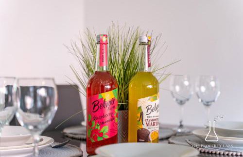 Luxury Birmingham City Centre Townhouse with BALCONY- Sleeps 10 - FREE Parking - Perfect for Contractors, Business Travellers, Families and other Groups - Near Bullring, Newstreet, Selfridges, NEC, NIA & Birmingham airport - Photo 15