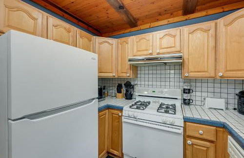 Fire Pit and Porch Rustic Retreat in North Carolina - Foto 12