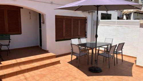 Costa Dorada Beach Villa with Shared Pool and Terrace - Foto 4