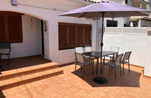 Costa Dorada Beach Villa with Shared Pool and Terrace - Foto 4