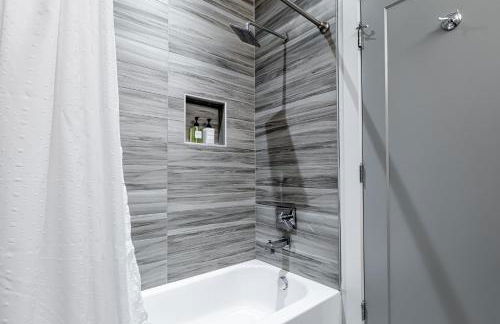 Modern Luxe Townhome with Rooftop Cinema - Foto 14