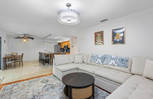 Relaxing Coastal Comfort - Heated Pool - Photo 38