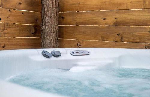 Glamping cabin with private deck and hot tub! - Foto 21