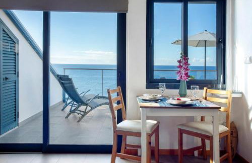 The Wave House - Oceanfront - Photo 4