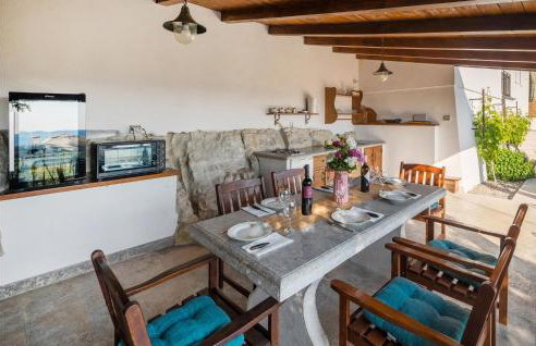 Nice Home In Buzet With Sauna - Photo 7