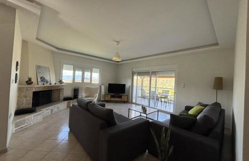 Spacious 3bd Apartment in Lefkakia, Nafplio - Photo 2