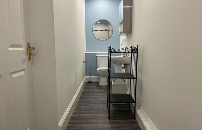 Blaydonburn - Sleeps 4,5 - Parking - Hottub - Yard - Photo 3