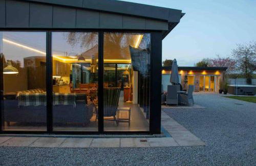 Amazing Cottage & detached Annex sleeps 8, Extra Deep Hot tub, Super Fast wifi, New for 2024 is the addition of Wood Fired Sauna - Foto 7