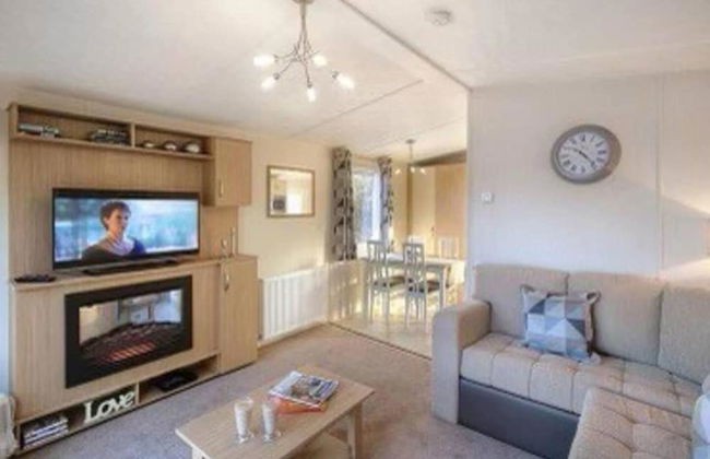 3 Bedrooms Loch Views Heated Pool Close To Beaches - Photo 19