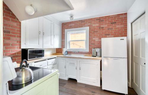 Stay Portland - Sedona Vibes in PDX- Walk to Local Shops & Coffee - Photo 8