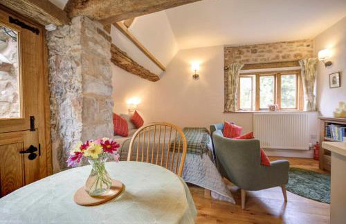 Hayloft studio in historic barn - Photo 4