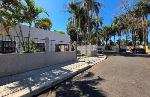 2 suítes e 2 quartos bairro tranquilo prox centro - Foto 14