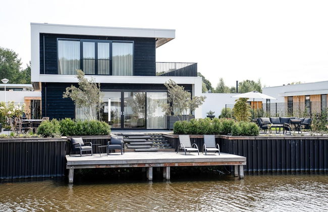 Water Villa With Garden and Jetty Near Harderwijk - Photo 1