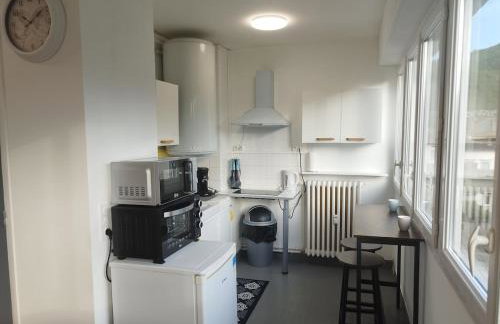 Mistral gagnant ! T1 calme avec vue, parking, télétravail, Wi-Fi, proche CV et gare - Foto 13