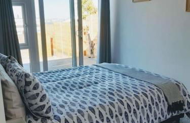 The Getaway - Modern 2 Bedroom Brixham Bungalow with sea peeps - Photo 1