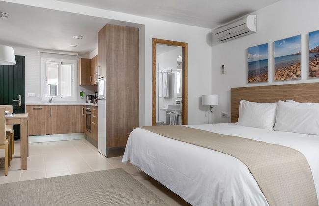 White Sands Beach Club - Photo 9