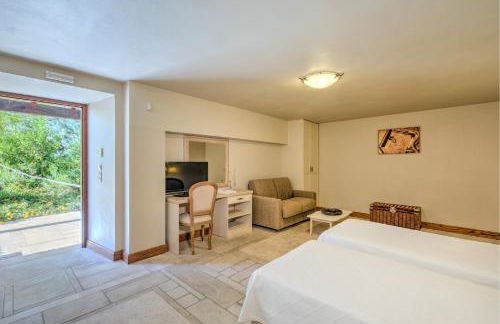 Mare Monte Luxury Suites - Photo 34